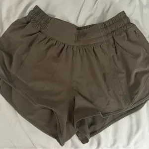 Army green Lululemon Hotty Hot shorts 2.5 NWOT