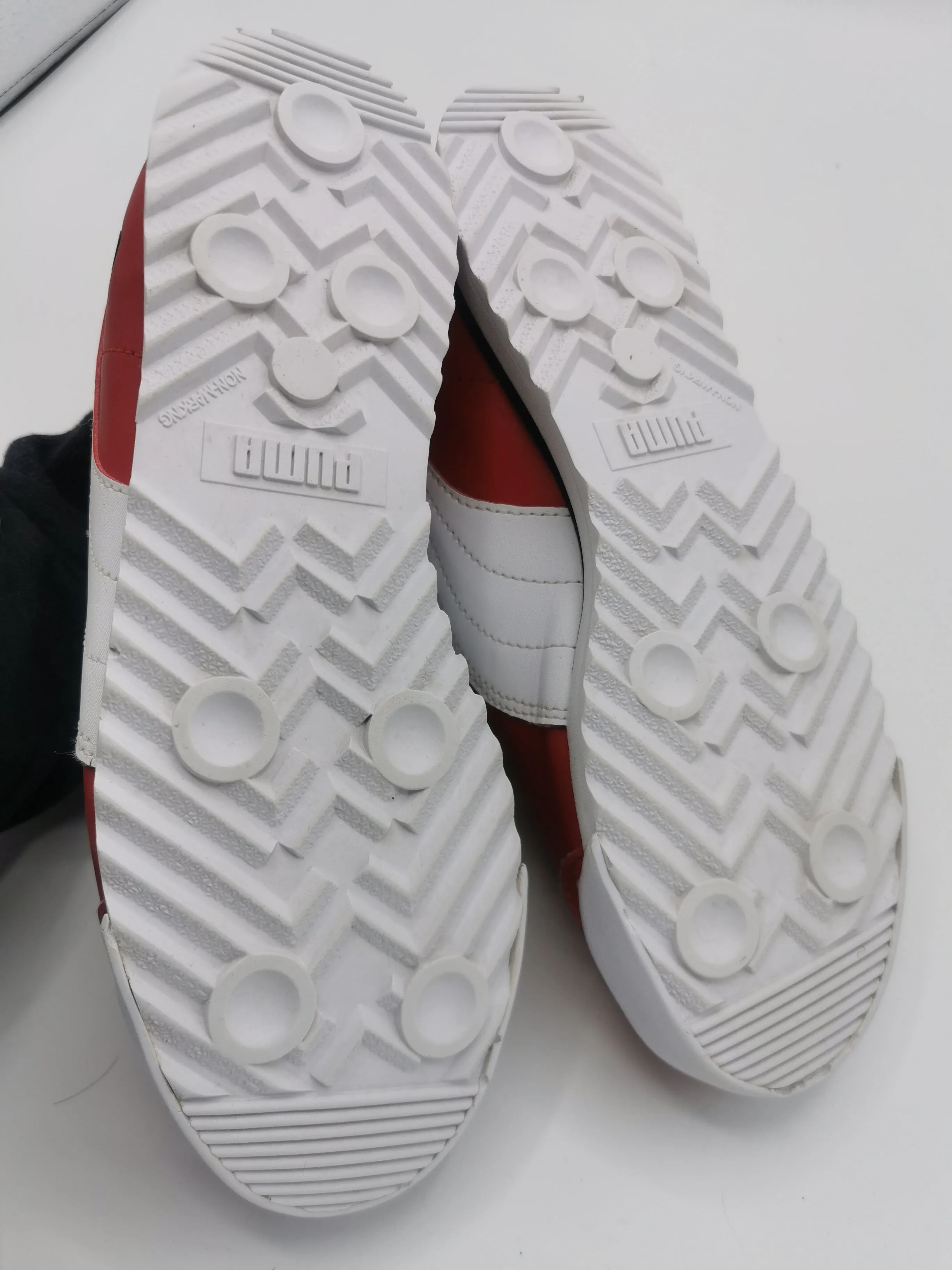 BOY SIZE 4 YOUTH JUNIOR - PUMA, Ferrari Running Shoes EUC B59