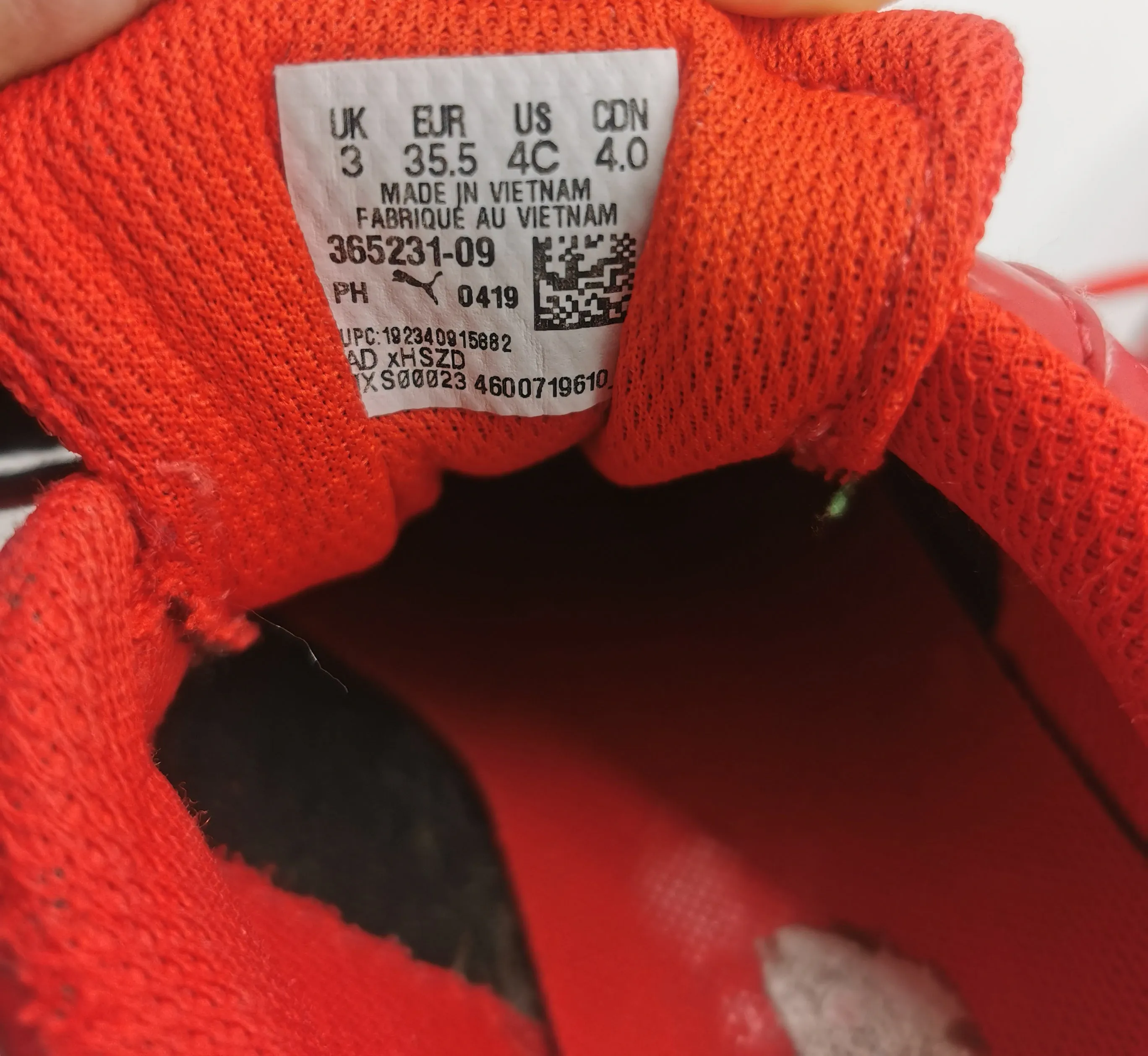 BOY SIZE 4 YOUTH JUNIOR - PUMA, Ferrari Running Shoes EUC B59