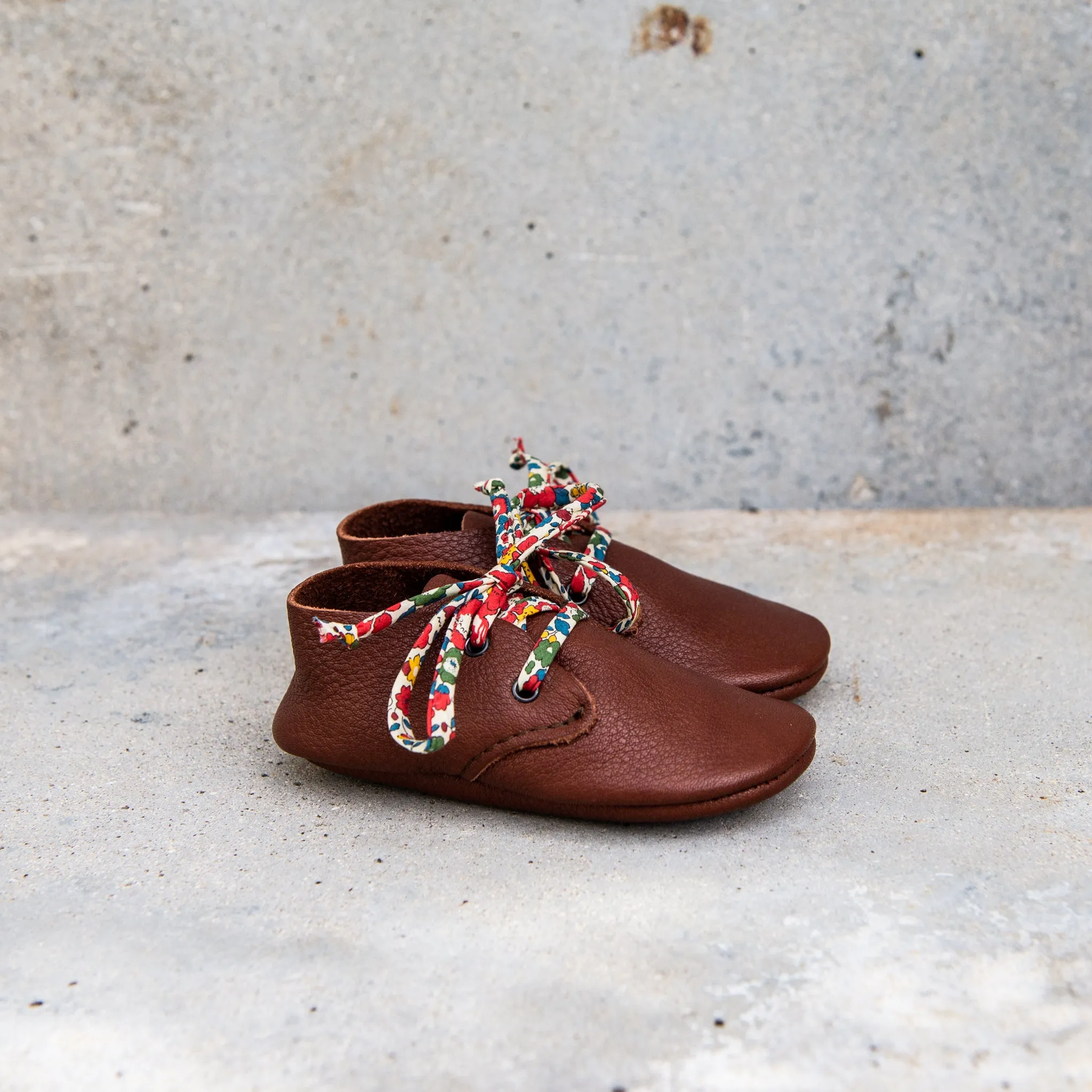 CHESTNUT TRAVELLERS WITH LIBERTY PRINT LACES