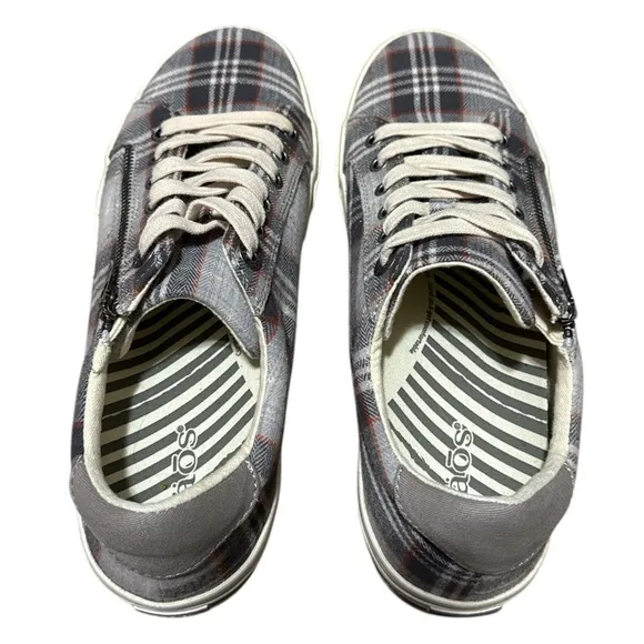 EUC - Taos Z-Soul Sneakers Gray plaid - Size 9
