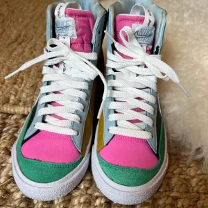 GIRLS/KIDS NIKE BLAZER SNEAKERS SIZE 3.5 NEW NEVER WORN.