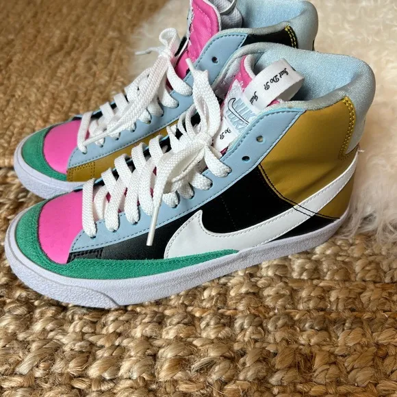 GIRLS/KIDS NIKE BLAZER SNEAKERS SIZE 3.5 NEW NEVER WORN.