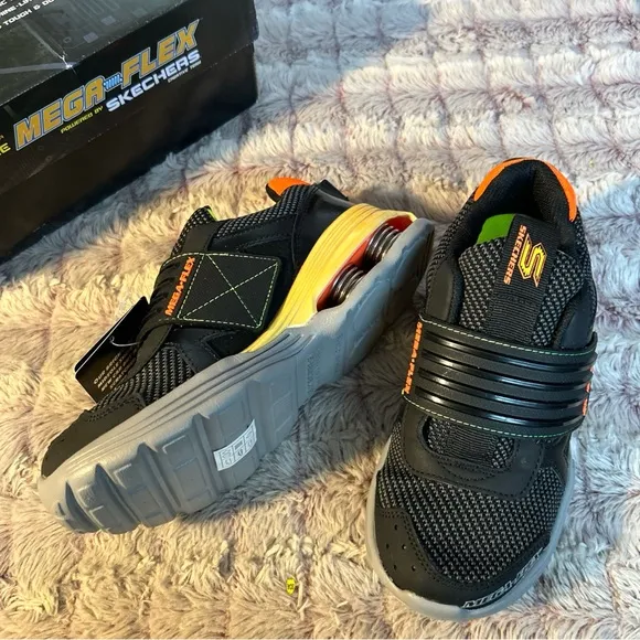 INVINCIBLE Mega Flex by Skechers sneakers size 2.5