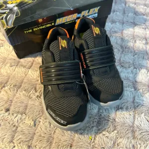 INVINCIBLE Mega Flex by Skechers sneakers size 2.5