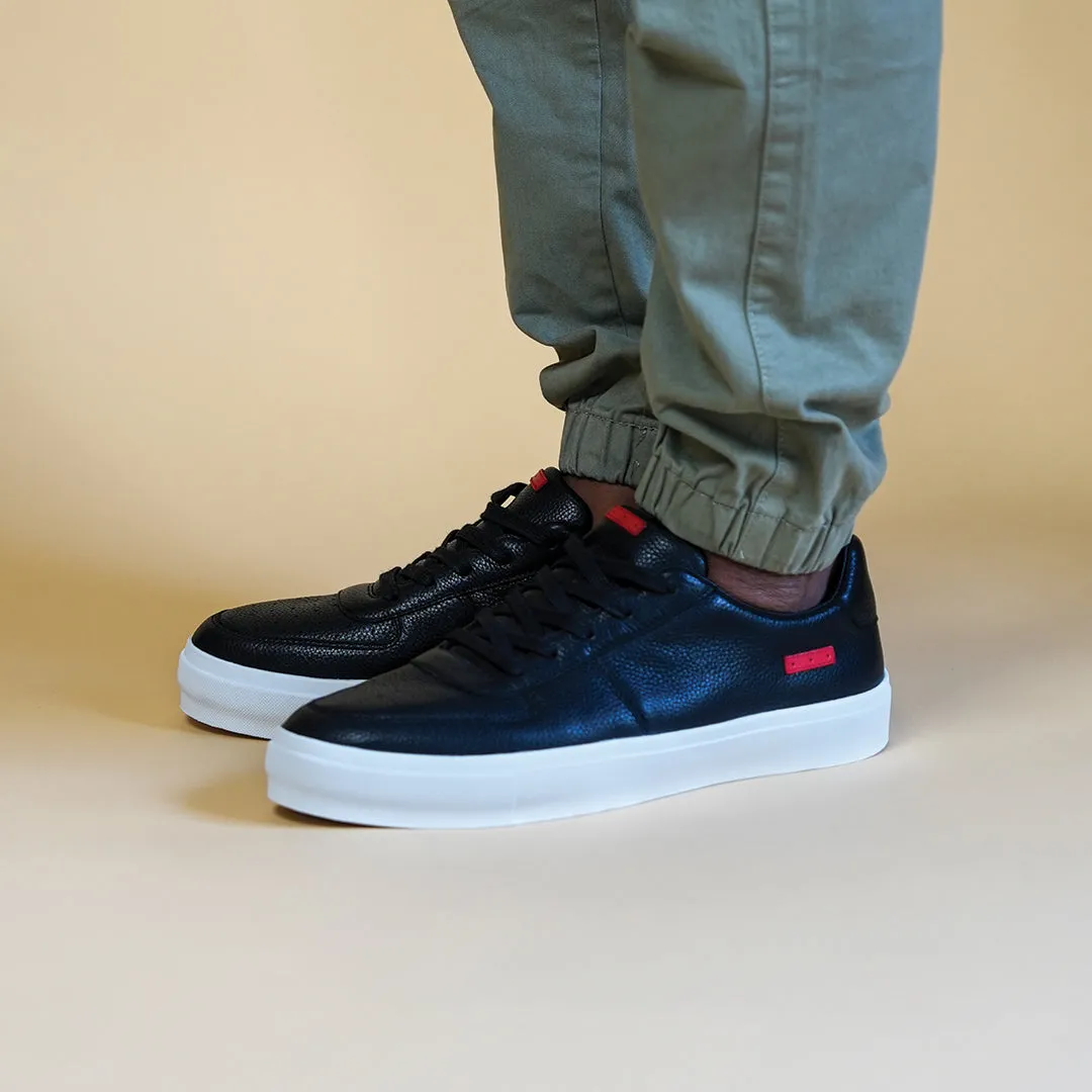 Lomax / Black / White