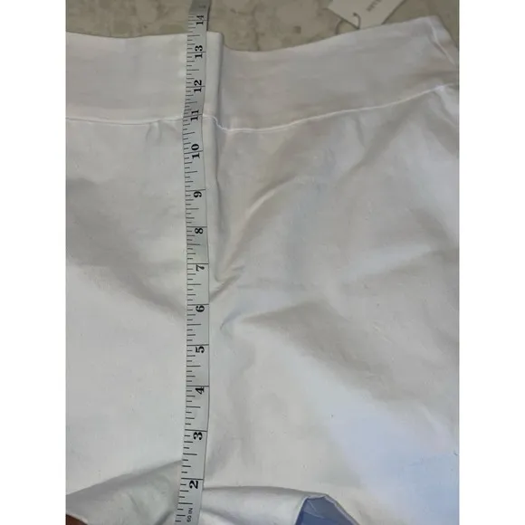 Never A Wallflower High Waist Short in White size Large