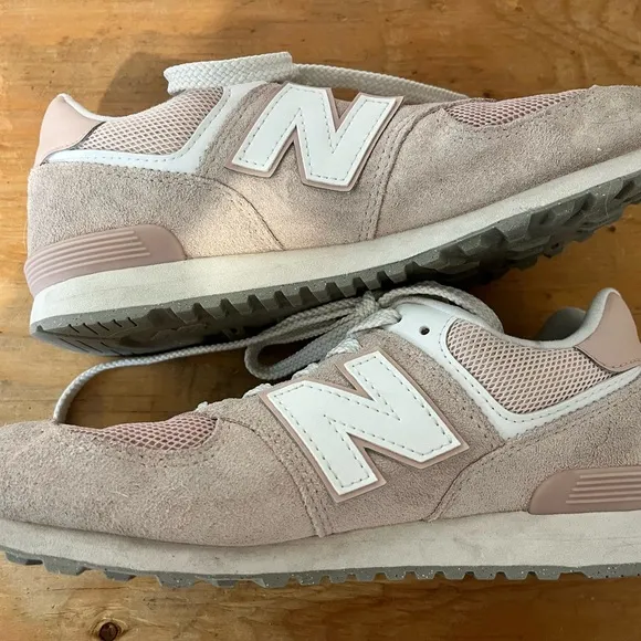 NEW BALANCE 574 girls pink sneakers size 5