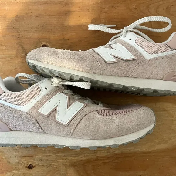 NEW BALANCE 574 girls pink sneakers size 5