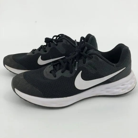 Nike Black &amp; White Athletic Sneakers | Boys Size 7