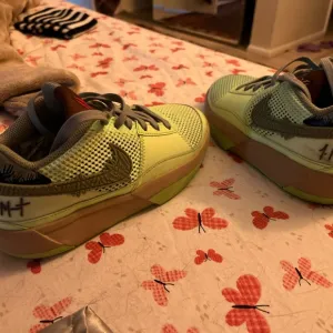 Nike Kids 4.5Y  Ja 1 NRG GS Halloween Zombie Basketball Sneaker Shoes FV6097 300