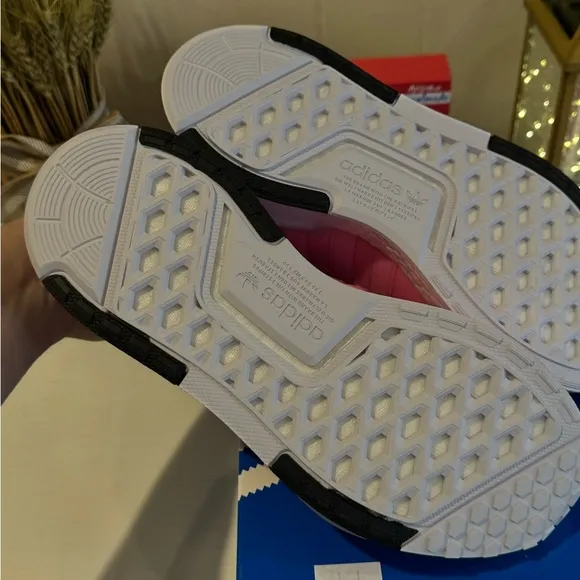 Nike NMD V3 NEW in Box 🩷🩷🩷 (Big Kids 5/6.5 woman’s)