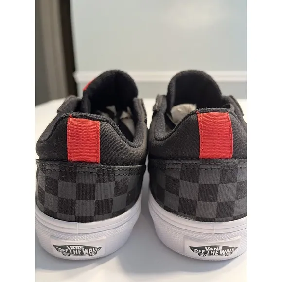 NWOT - Vans Seldan Checkerboard Lace Up Sneakers Black Red Youth Size 3.5