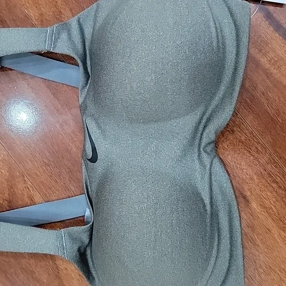 NWT plus size 36F Nike sports bra