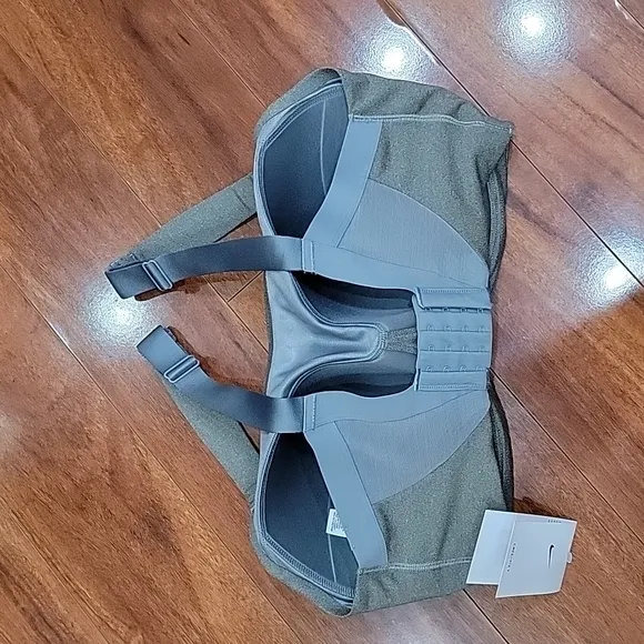 NWT plus size 36F Nike sports bra