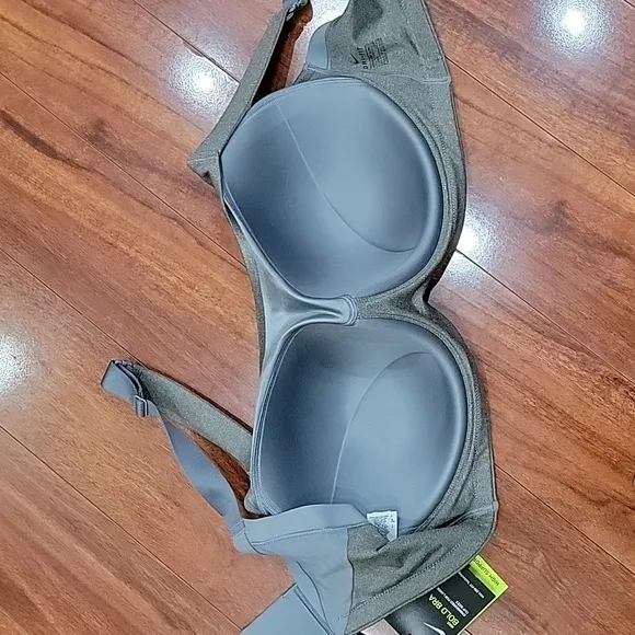 NWT plus size 36F Nike sports bra