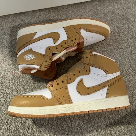 NWTS!!  Nike Jordan 1 Retro High OG Sneakers ROSE GOLD RIBBON LACES - Kid Size 3