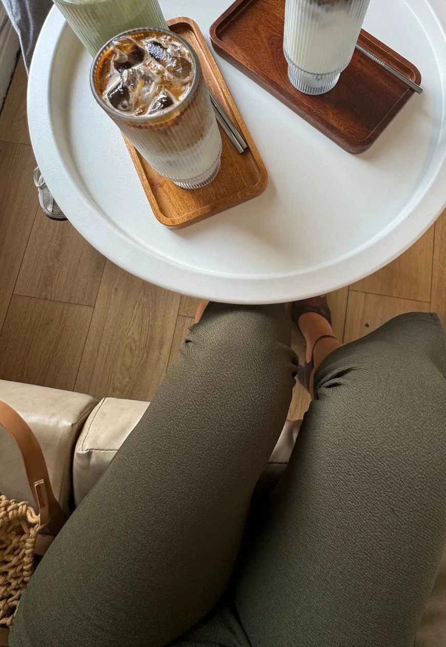 OLIVE CREPE CAPRI PANTS