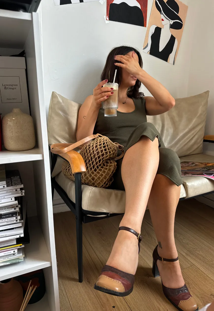 OLIVE CREPE CAPRI PANTS