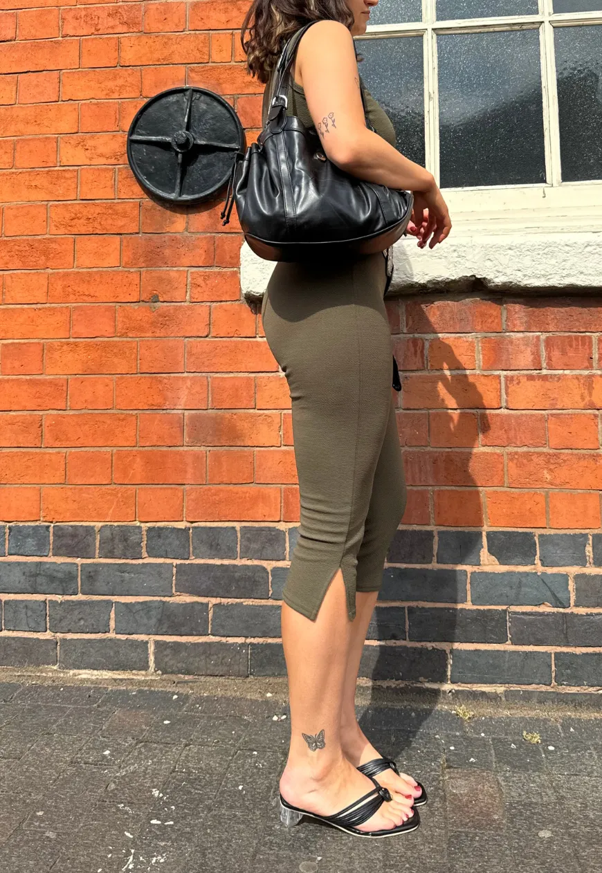 OLIVE CREPE CAPRI PANTS