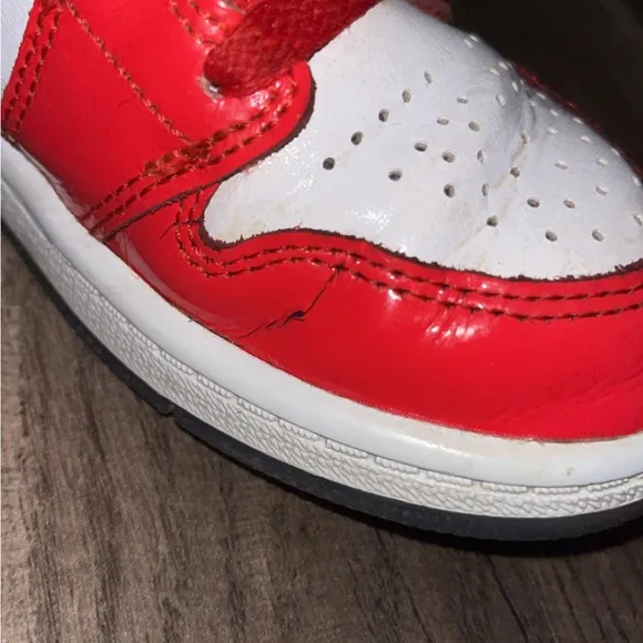 Retail $120 little kid 13C Jordan 1 Mid SE &quot;Barcelona Red Patent&quot; Chile Rd/Wht