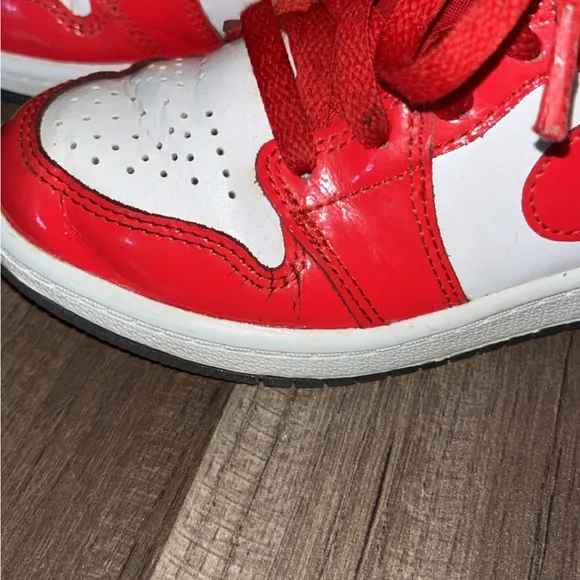 Retail $120 little kid 13C Jordan 1 Mid SE &quot;Barcelona Red Patent&quot; Chile Rd/Wht