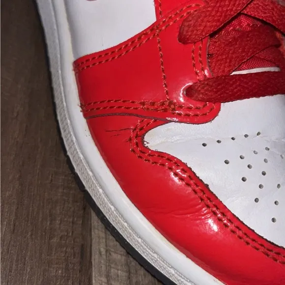 Retail $120 little kid 13C Jordan 1 Mid SE &quot;Barcelona Red Patent&quot; Chile Rd/Wht