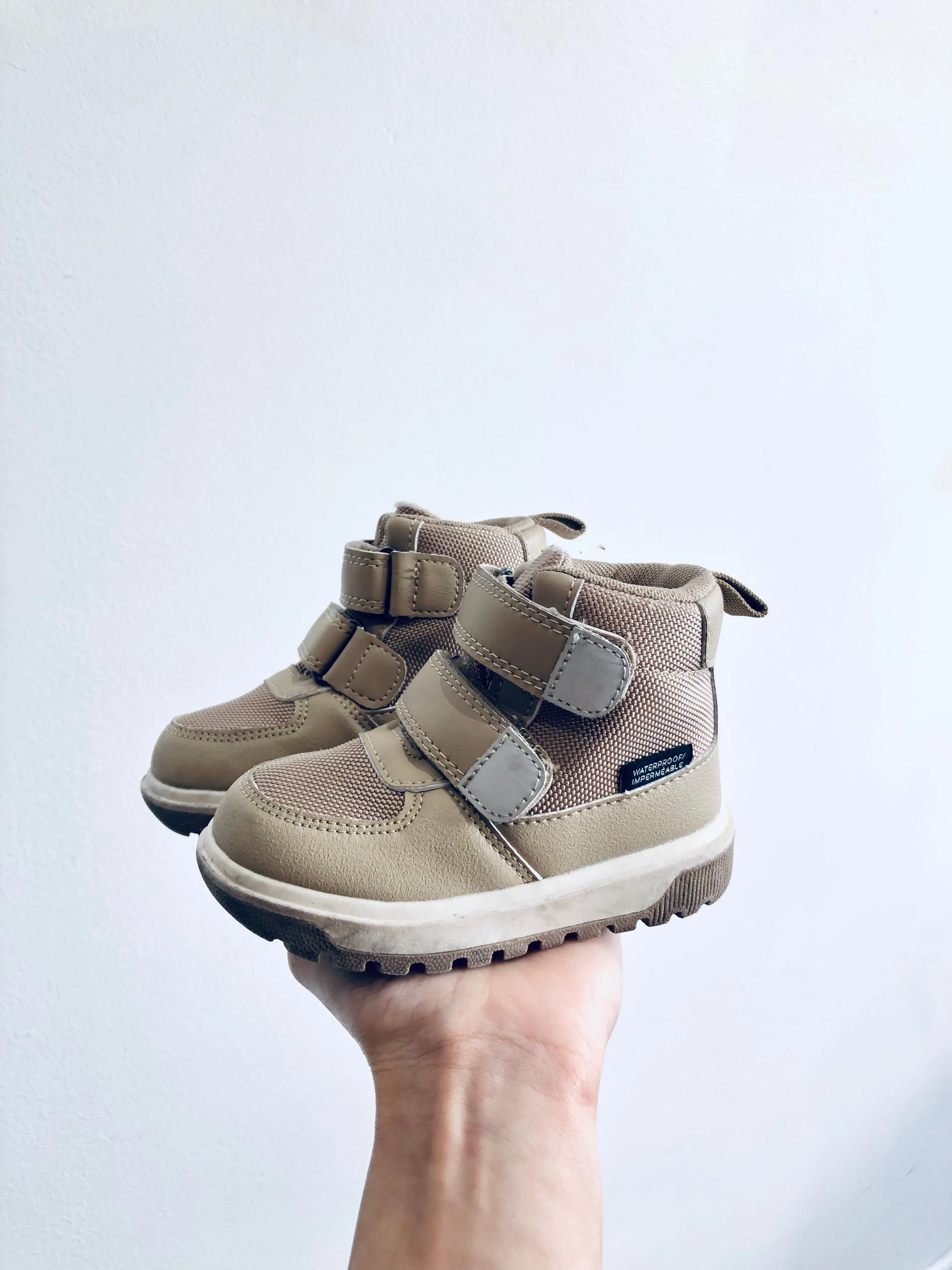 Waterproof Velcro Boot // 5.5 Toddler