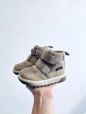 Waterproof Velcro Boot // 5.5 Toddler